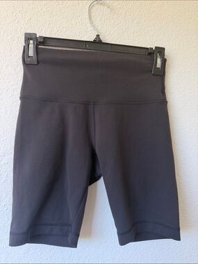 Lululemon Wunder Train High-Rise Short 4" Size 6